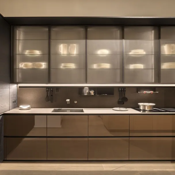 Cucina Design Forma Mentis Olmo Tattile Nero e Laccato di Valcucine